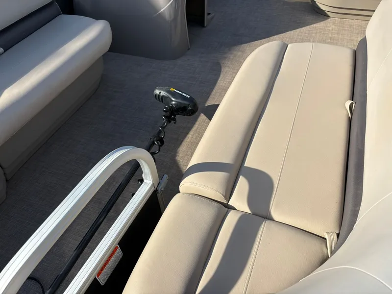 Slide: The Image of Sun Tracker Party Barge 18 DLX 2020 - 7