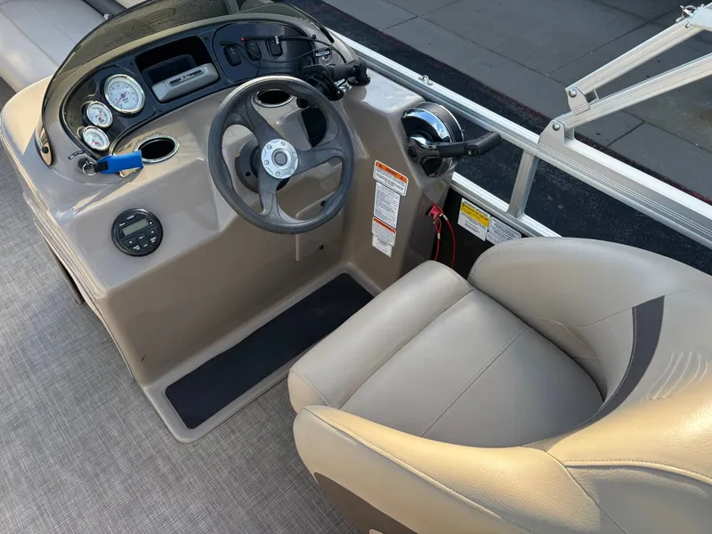 Slide: The Image of Sun Tracker Party Barge 18 DLX 2020 - 9