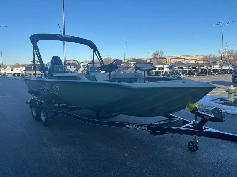 Slide: The Image of SeaArk Easy 200 2026 - 10