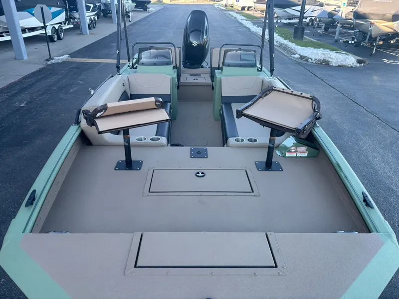 Slide: The Image of SeaArk Easy 200 2026 - 13