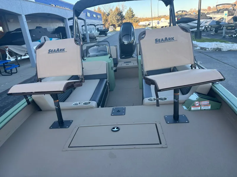 Slide: The Image of SeaArk Easy 200 2026 - 14