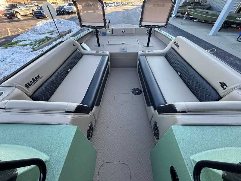Slide: The Image of SeaArk Easy 200 2026 - 15