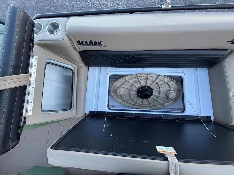 Slide: The Image of SeaArk Easy 200 2026 - 16