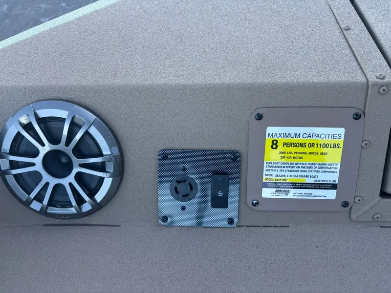 Slide: The Image of SeaArk Easy 200 2026 - 19