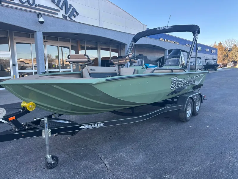 Slide: The Image of SeaArk Easy 200 2026 - 2