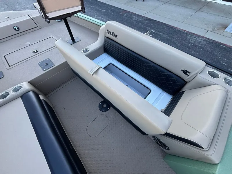 Slide: The Image of SeaArk Easy 200 2026 - 22