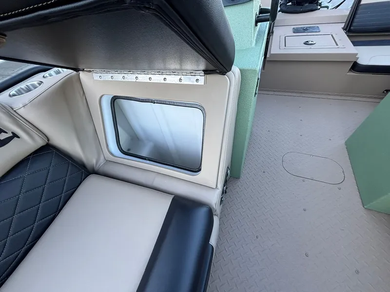 Slide: The Image of SeaArk Easy 200 2026 - 23