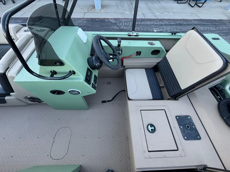 Slide: The Image of SeaArk Easy 200 2026 - 25