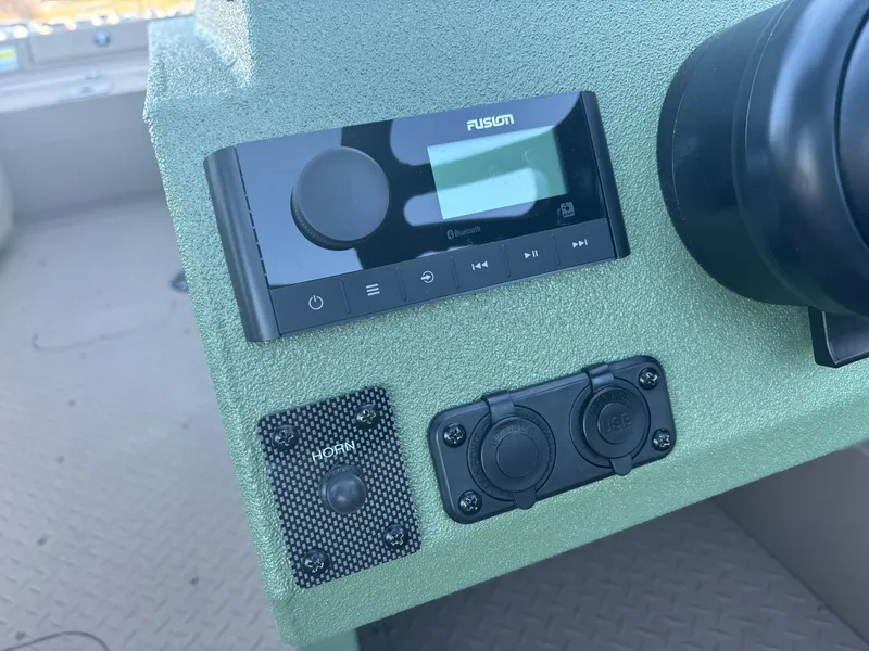 Slide: The Image of SeaArk Easy 200 2026 - 26