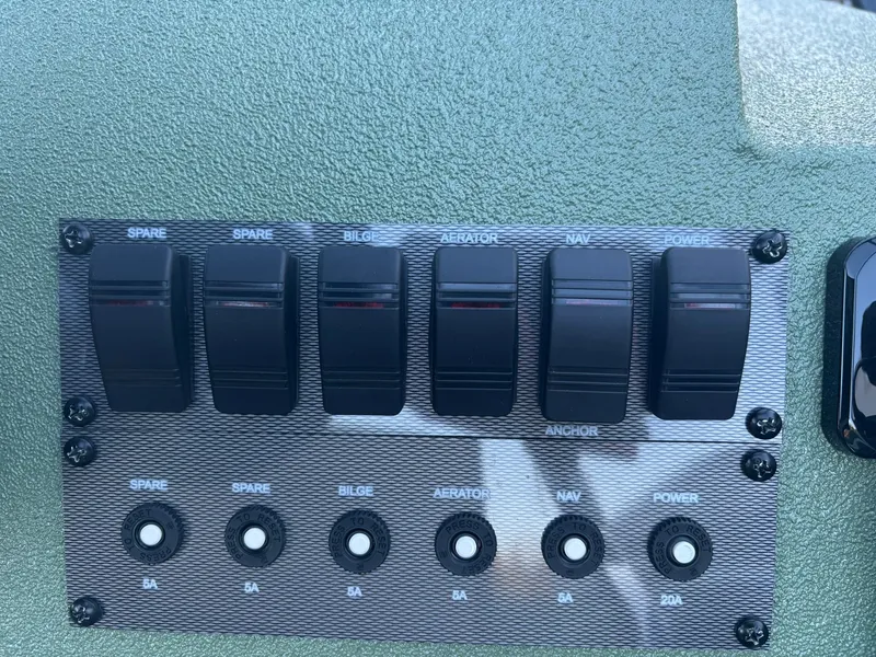 Slide: The Image of SeaArk Easy 200 2026 - 27