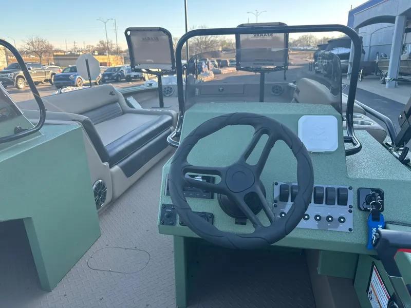 Slide: The Image of SeaArk Easy 200 2026 - 28