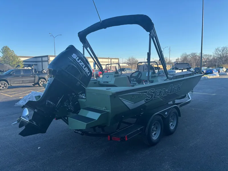 Slide: The Image of SeaArk Easy 200 2026 - 3