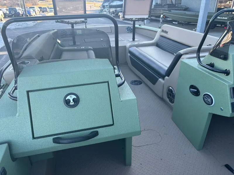 Slide: The Image of SeaArk Easy 200 2026 - 30