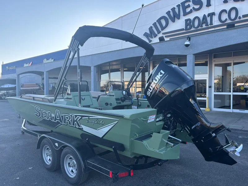 Slide: The Image of SeaArk Easy 200 2026 - 4