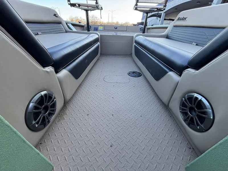 Slide: The Image of SeaArk Easy 200 2026 - 7