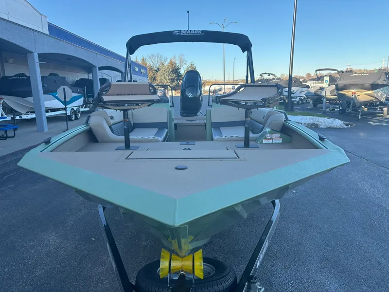 Slide: The Image of SeaArk Easy 200 2026 - 9