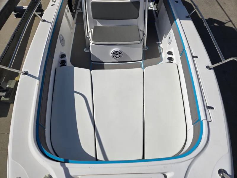 Slide: The Image of Boston Whaler 26 CC 1998 - 11