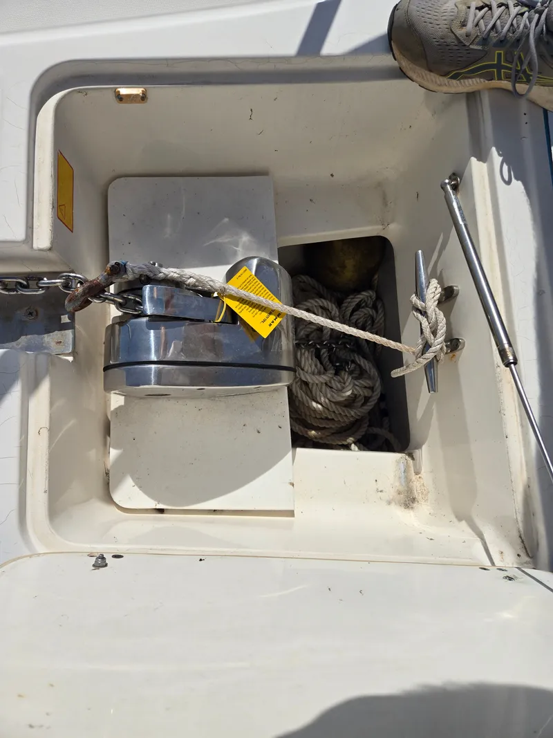 Slide: The Image of Boston Whaler 26 CC 1998 - 12