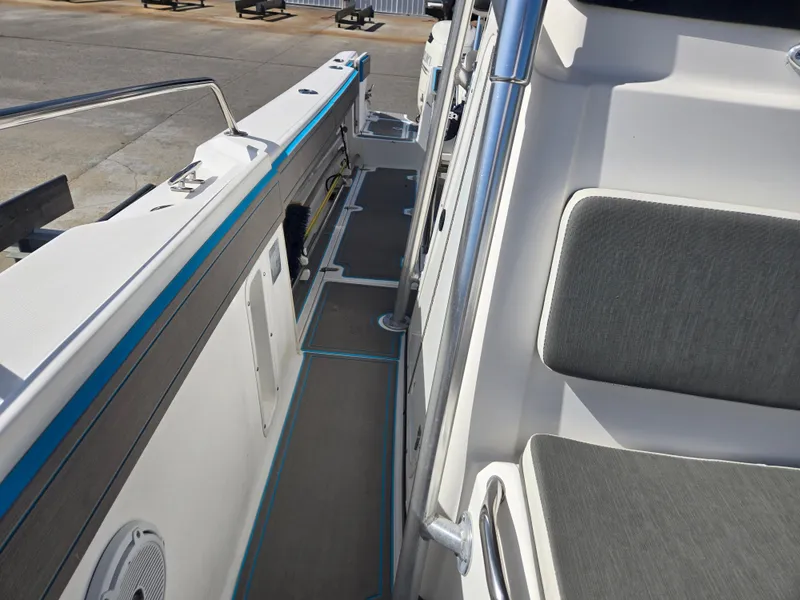 Slide: The Image of Boston Whaler 26 CC 1998 - 13