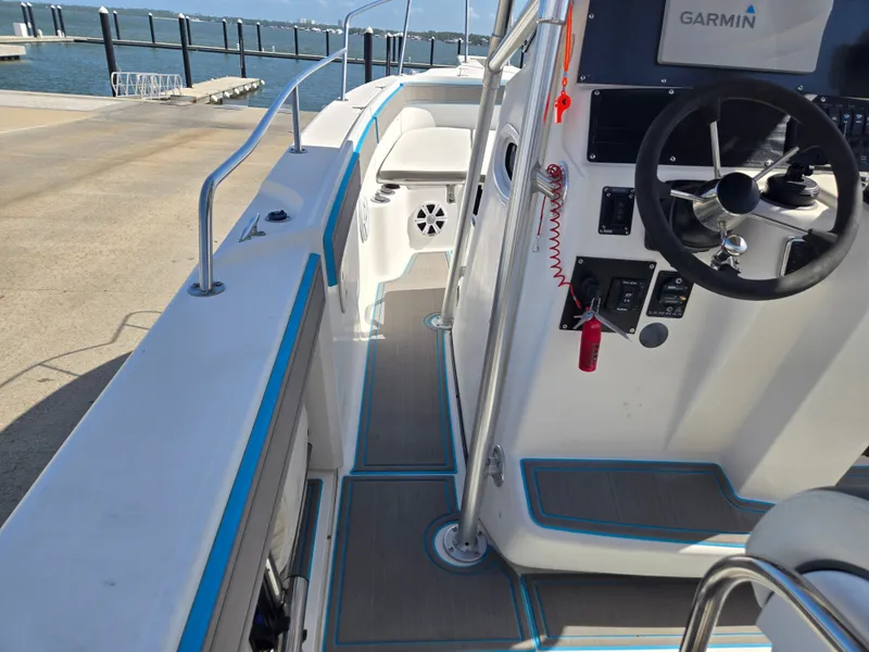 Slide: The Image of Boston Whaler 26 CC 1998 - 6