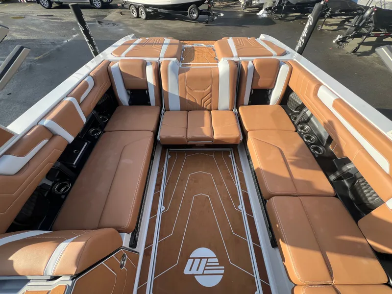 Slide: The Image of Malibu Wakesetter 25 LSV 2026 - 11