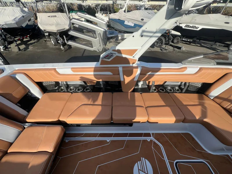 Slide: The Image of Malibu Wakesetter 25 LSV 2026 - 12