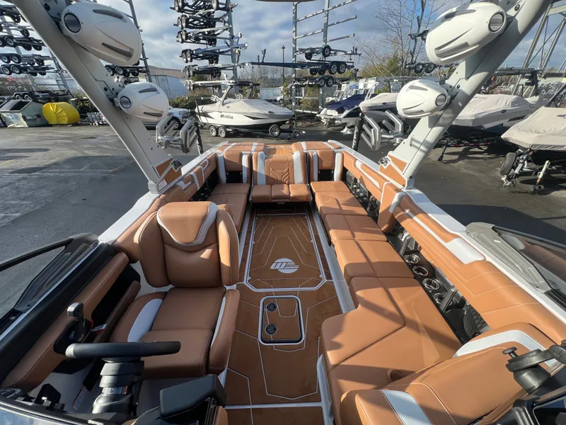 Slide: The Image of Malibu Wakesetter 25 LSV 2026 - 17