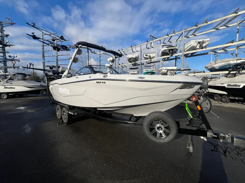 Slide: The Image of Malibu Wakesetter 25 LSV 2026 - 2