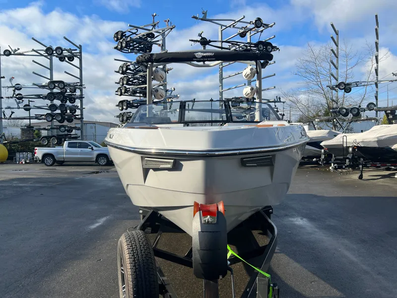 Slide: The Image of Malibu Wakesetter 25 LSV 2026 - 3