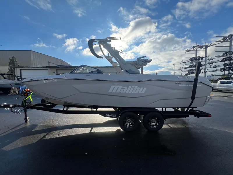 Slide: The Image of Malibu Wakesetter 25 LSV 2026 - 5