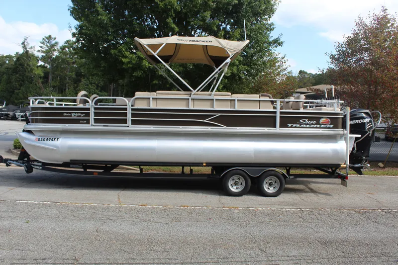 The Image of Tracker FB 24 XP3 2018 - 1