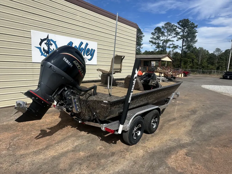 Slide: The Image of Xpress H20C Crappie 2026 - 2