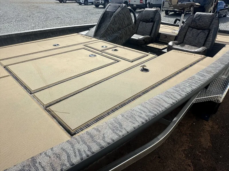 Slide: The Image of Xpress H20C Crappie 2026 - 8