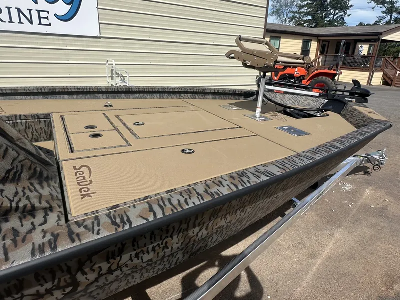 Slide: The Image of Xpress H20C Crappie 2026 - 9