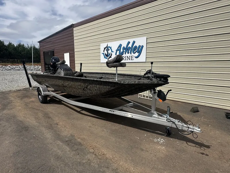 Slide: The Image of Xpress Xplorer Bass Series XP200 2026 - 4