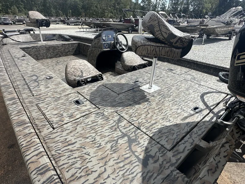 Slide: The Image of Xpress Xplorer Bass Series XP200 2026 - 6