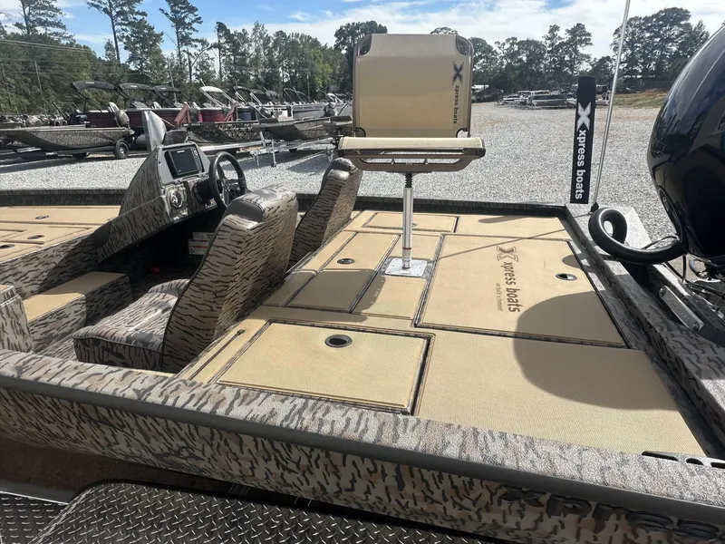 Slide: The Image of Xpress H20C Crappie 2026 - 7