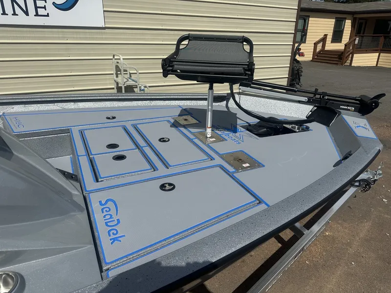 Slide: The Image of Xpress Hyper-Lift Crappie Series H18 2026 - 7