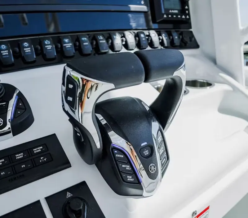 Slide: The Image of Sea Hunt Gamefish 28 Coffin Box 2026 - 8