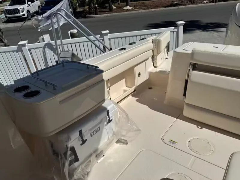 Slide: The Image of Grady-White Freedom 235 2026 - 5