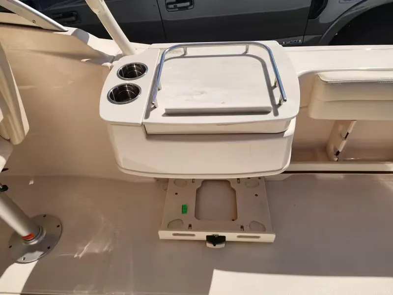 Slide: The Image of Grady-White Freedom 235 2026 - 13