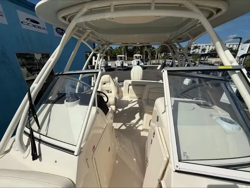 Slide: The Image of Grady-White Freedom 235 2026 - 2