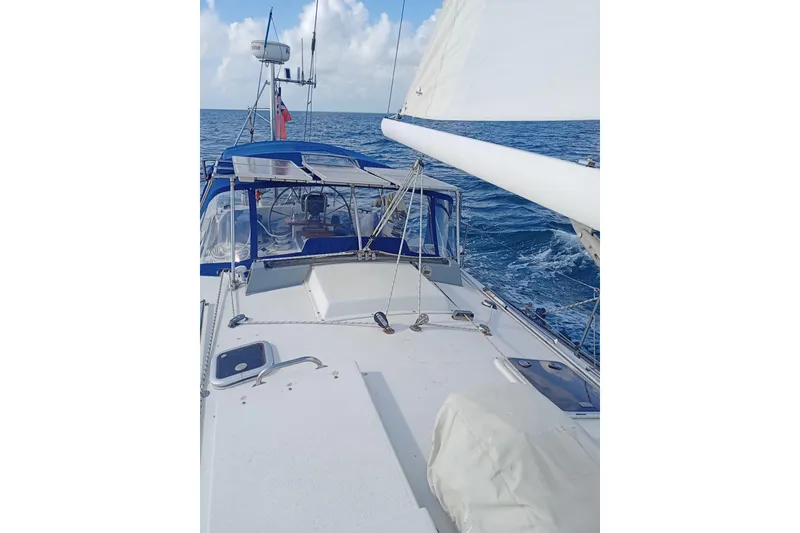 Slide: The Image of Sailing on a 1978 Pearson 424 yacht with clear skies and ocean view. - 5