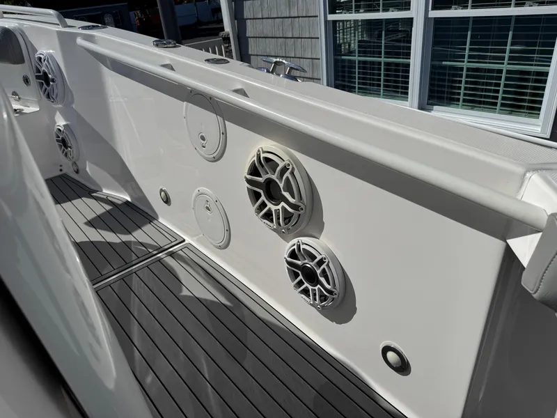 Slide: The Image of Everglades 295 Center Console 2021 - 18