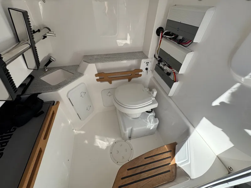 Slide: The Image of Everglades 295 Center Console 2021 - 19