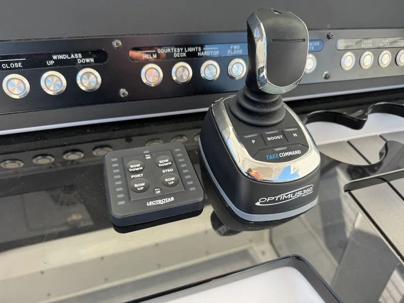 Slide: The Image of Everglades 295 Center Console 2021 - 24