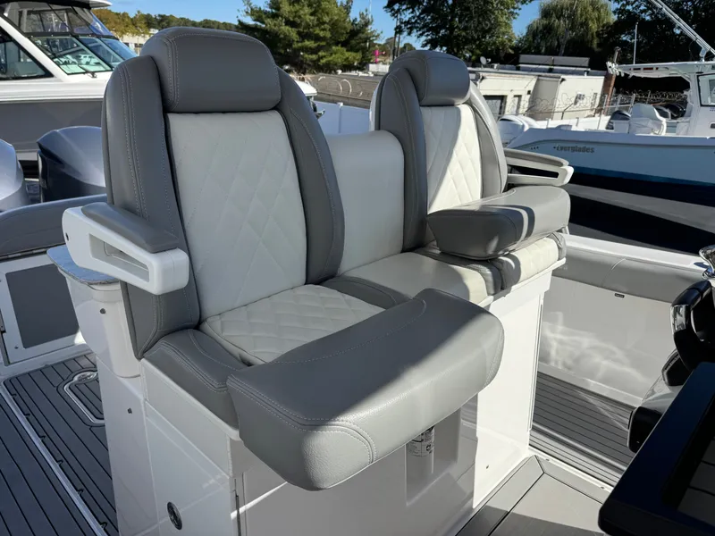 Slide: The Image of Everglades 295 Center Console 2021 - 29