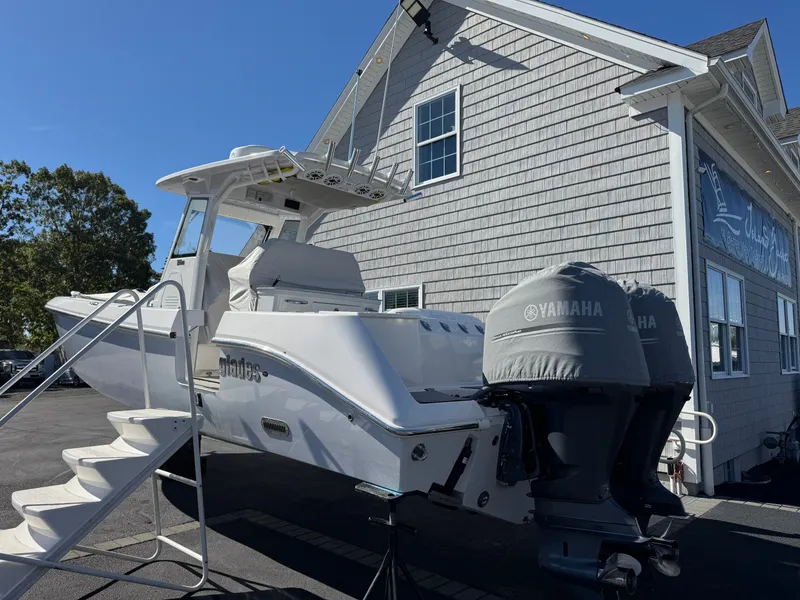 Slide: The Image of Everglades 295 Center Console 2021 - 3