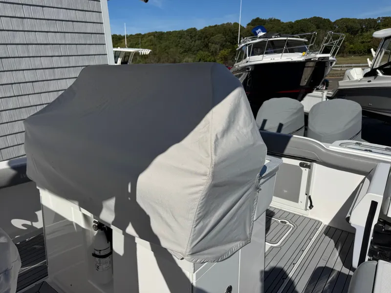 Slide: The Image of Everglades 295 Center Console 2021 - 31