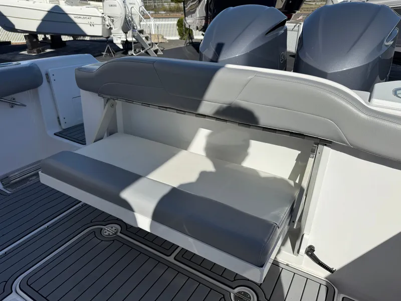 Slide: The Image of Everglades 295 Center Console 2021 - 34